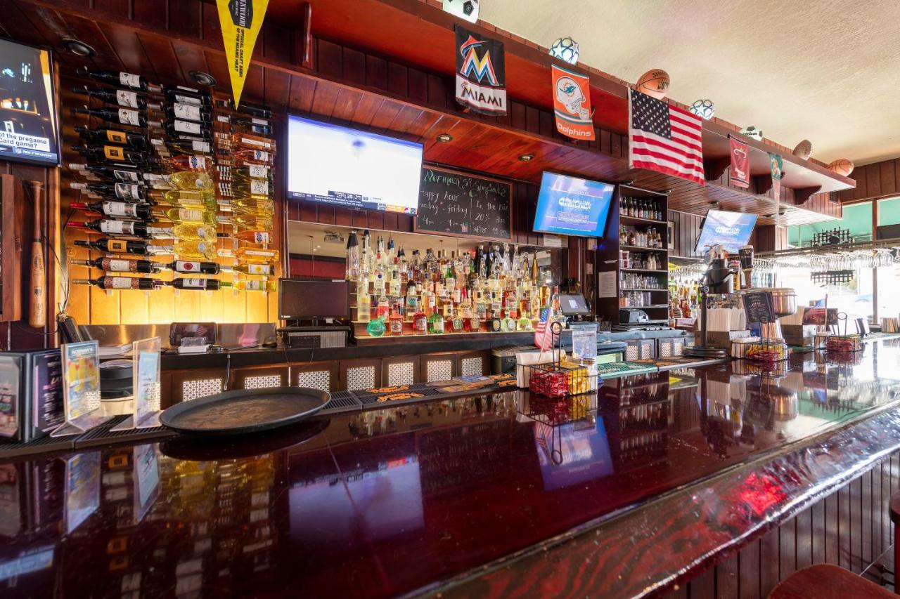 Miami Beach Suites & Bar Экстерьер фото